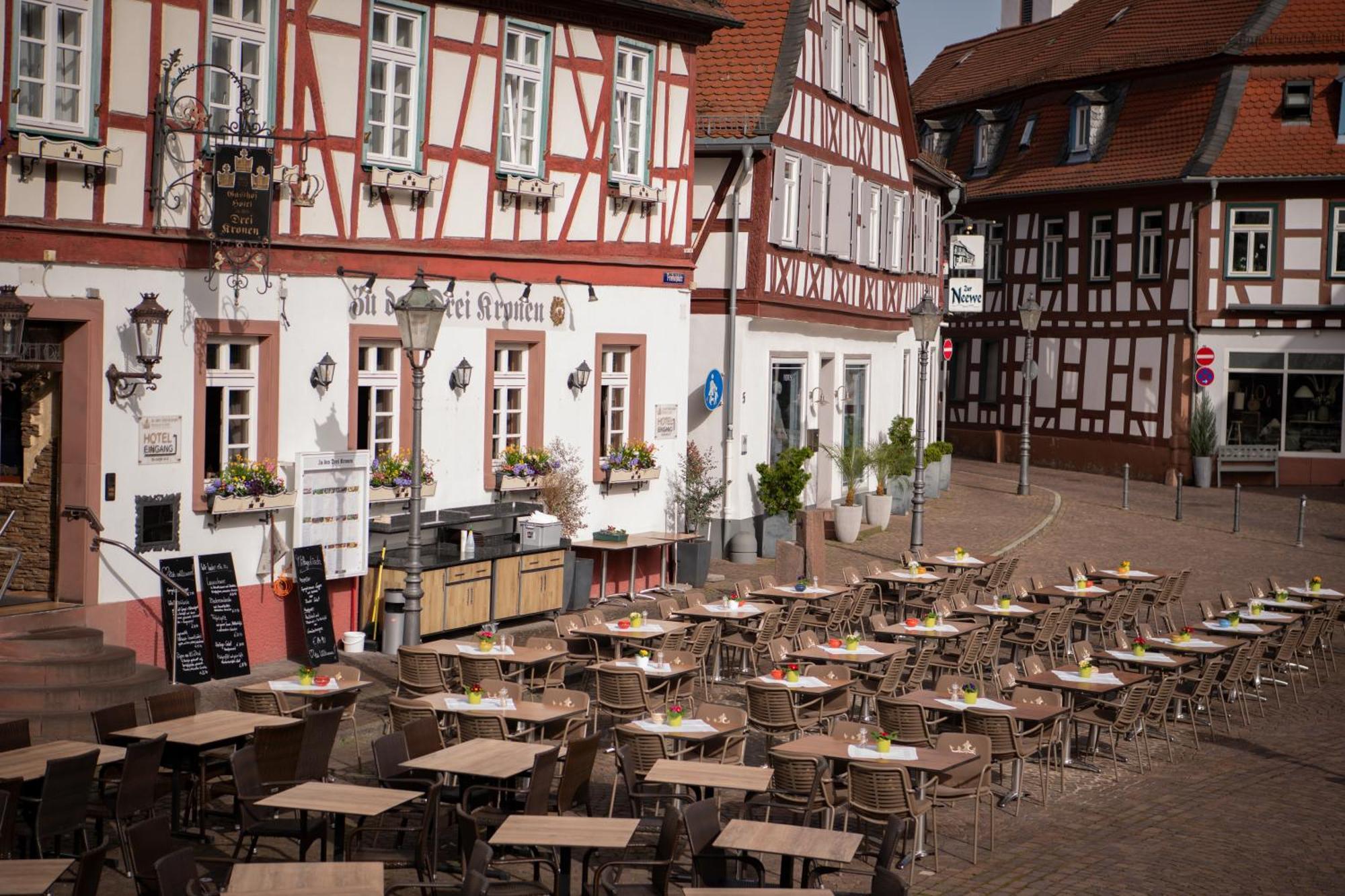 Hotel Zu Den Drei Kronen Seligenstadt Exterior photo